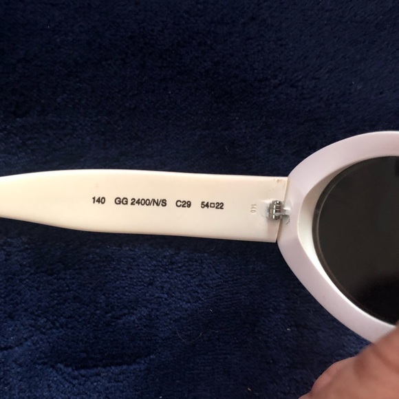 Authentic Vintage Gucci Sunglasses GG2400 - White - Picture 4 of 13